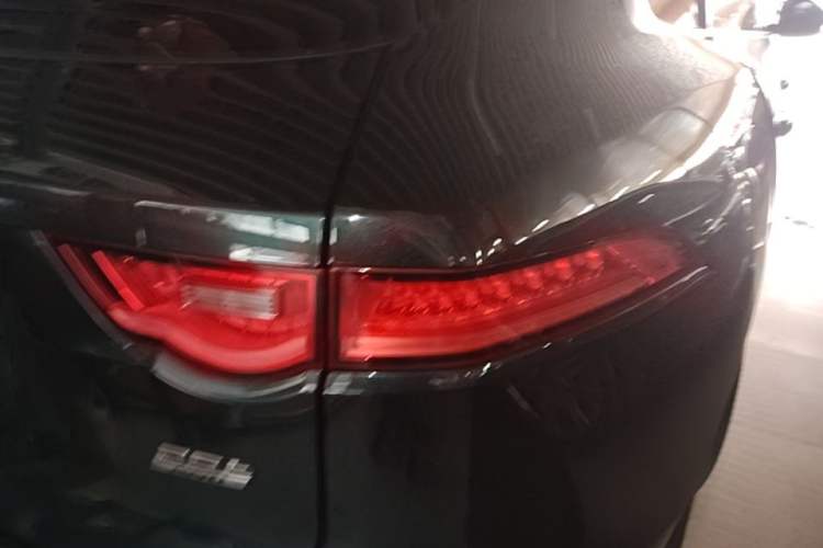 Used Jaguar F-PACE 2018 2.0T All-Wheel Drive R-Sport Sport Edition Right Rear Taillight