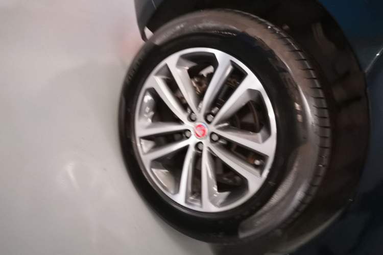 Used Jaguar F-PACE 2018 2.0T All-Wheel Drive R-Sport Sport Edition Right Rear Wheel Hub