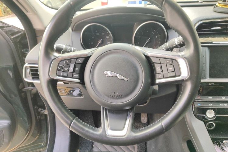 Used Jaguar F-PACE 2018 2.0T Four-Wheel Drive Urban Luxury Edition Steering Wheel
