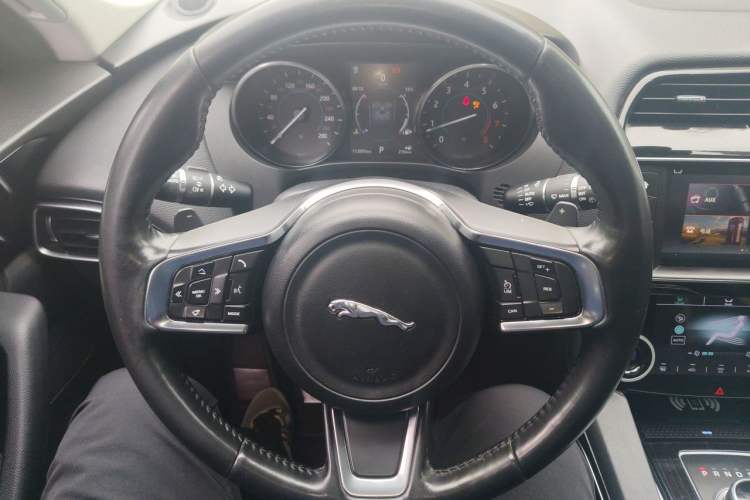 Used Jaguar F-PACE 2018 2.0T Four-Wheel Drive Urban Luxury Edition Steering Wheel