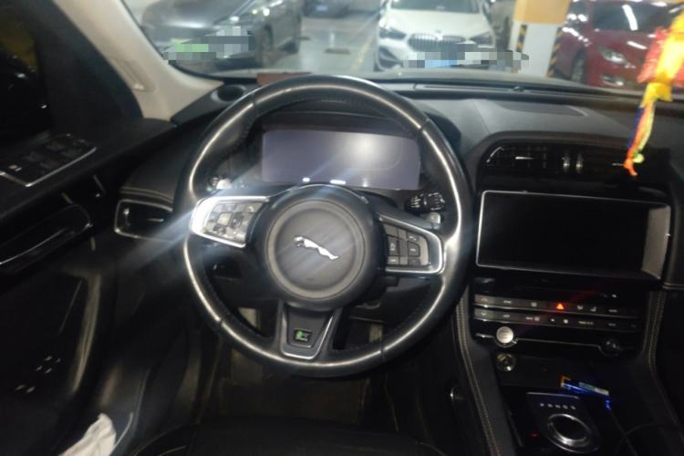 Used Jaguar F-PACE 2018 2.0T All-Wheel Drive R-Sport Sport Edition Steering Wheel