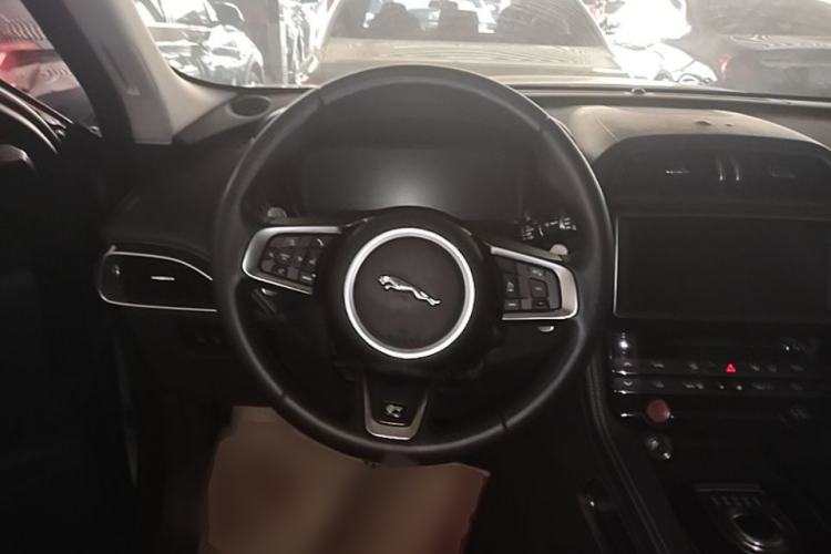 Used Jaguar F-PACE 2018 2.0T All-Wheel Drive R-Sport Sport Edition Steering Wheel