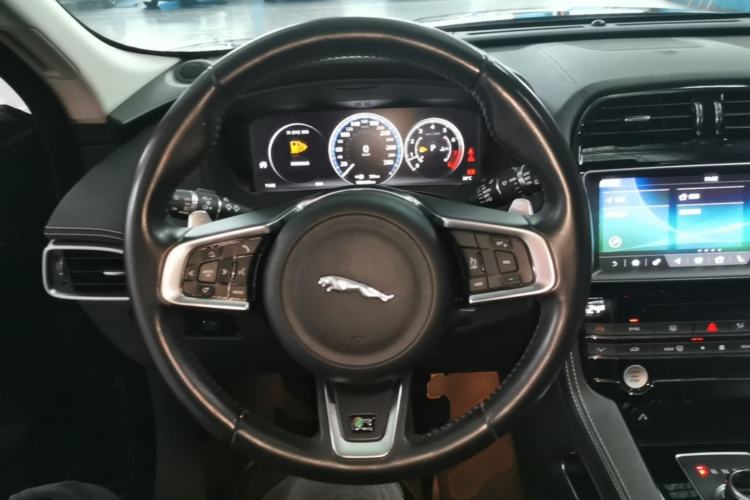 Used Jaguar F-PACE 2018 2.0T All-Wheel Drive R-Sport Sport Edition Steering Wheel