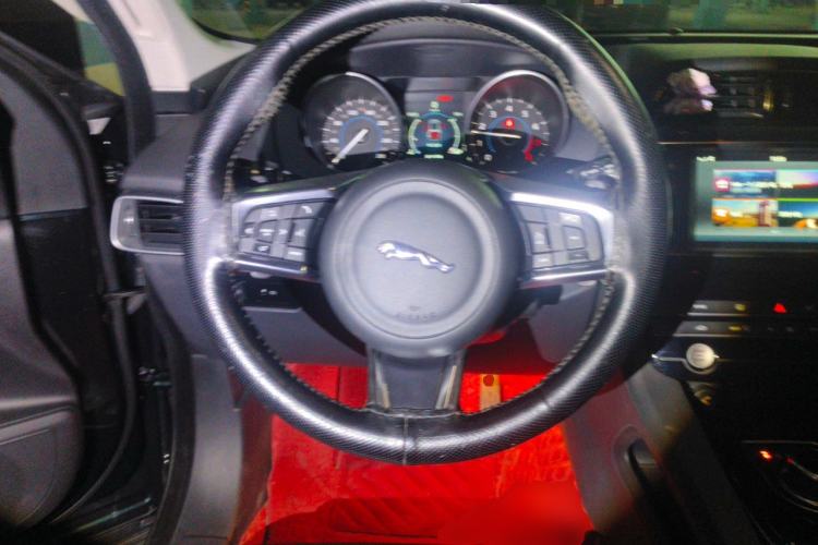 Used Jaguar F-PACE 2018 2.0T Four-Wheel Drive Urban Luxury Edition Steering Wheel