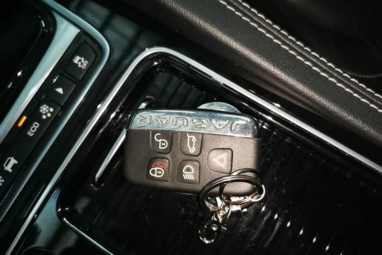 Used Jaguar F-PACE 2018 2.0T All-Wheel Drive R-Sport Sport Edition Vehicle Key
