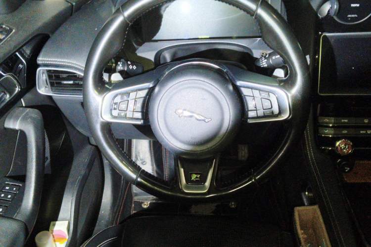 Used Jaguar F-PACE 2018 Restyled 2.0T All-Wheel-Drive R-Sport Sport Edition Steering Wheel