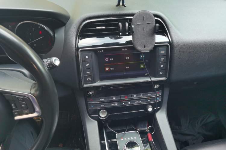 Used Jaguar F-PACE 2018 2.0T Four-Wheel Drive Urban Luxury Edition Audio And AC Panel