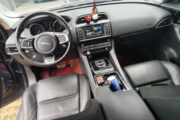 Used Jaguar F-PACE 2018 2.0T Four-Wheel Drive Urban Luxury Edition Center Console
