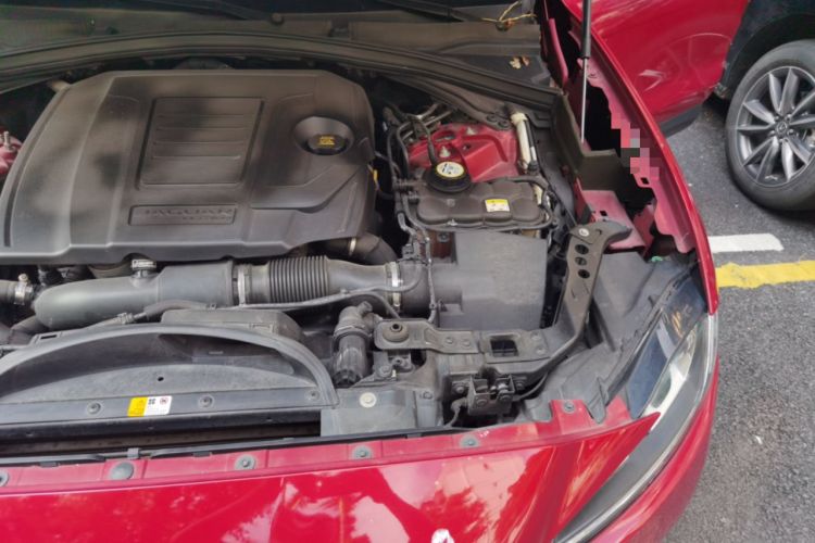 Used Jaguar F-PACE 2018 2.0T Four-Wheel Drive Urban Luxury Edition Engine Bay Left