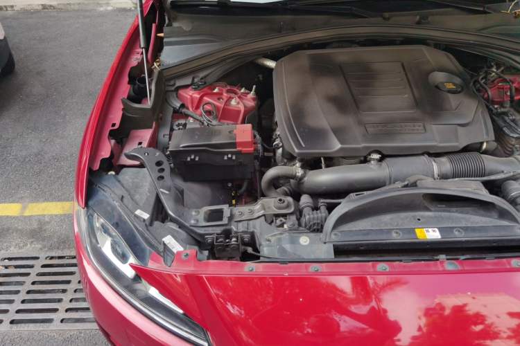 Used Jaguar F-PACE 2018 2.0T Four-Wheel Drive Urban Luxury Edition Engine Bay Right