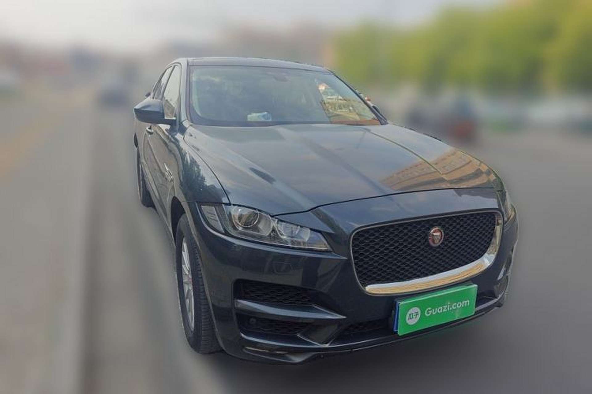Used Jaguar F-PACE 2018 2.0T Two-Wheel Drive Urban Deluxe Edition Front Right 45 Deg