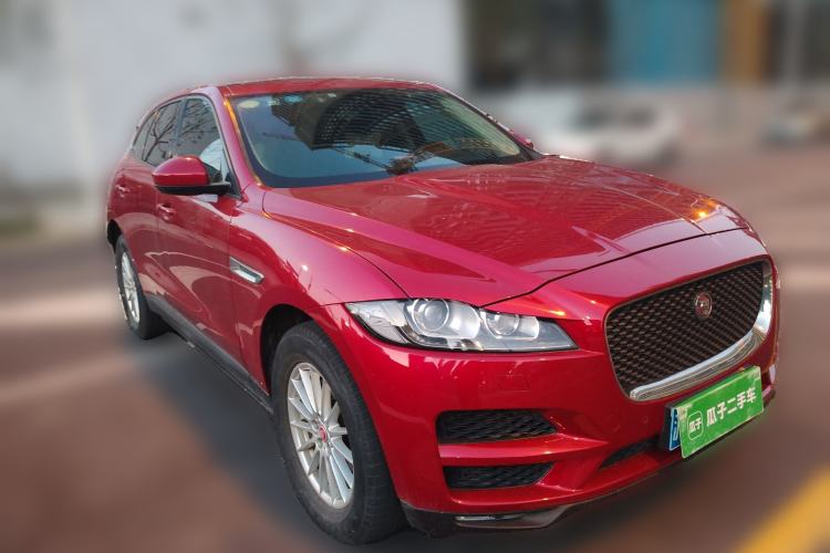 Used Jaguar F-PACE 2018 2.0T Two-Wheel Drive Urban Deluxe Edition Front Right 45 Deg
