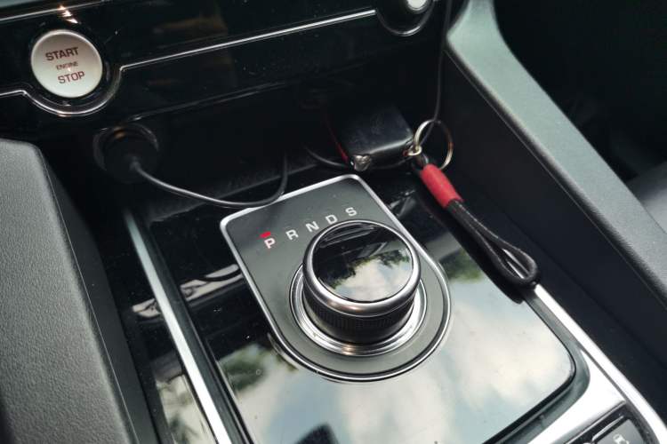 Used Jaguar F-PACE 2018 2.0T Four-Wheel Drive Urban Luxury Edition Gear Lever