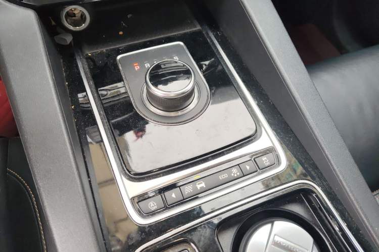 Used Jaguar F-PACE 2018 2.0T Four-Wheel Drive Urban Luxury Edition Gear Lever