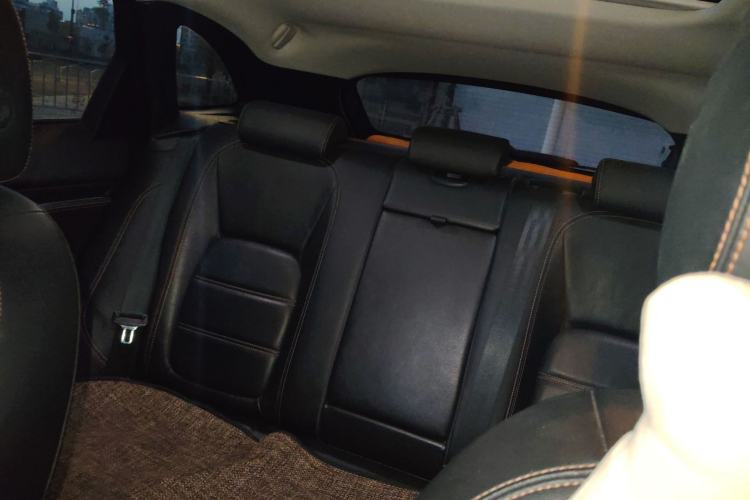 Used Jaguar F-PACE 2018 2.0T Two-Wheel Drive Urban Deluxe Edition Left Rear Seat