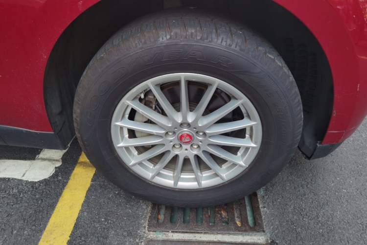 Used Jaguar F-PACE 2018 2.0T Four-Wheel Drive Urban Luxury Edition Right Front Wheel Hub