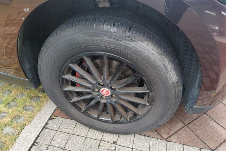 Used Jaguar F-PACE 2018 2.0T Four-Wheel Drive Urban Luxury Edition Right Front Wheel Hub