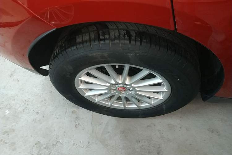 Used Jaguar F-PACE 2018 2.0T Four-Wheel Drive Urban Luxury Edition Right Rear Wheel Hub