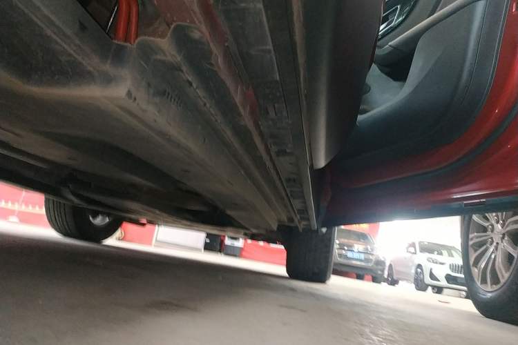 Used Jaguar F-PACE 2018 2.0T Four-Wheel Drive Urban Luxury Edition Right Side Sill