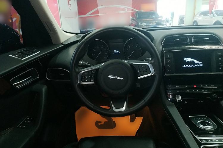 Used Jaguar F-PACE 2018 2.0T Four-Wheel Drive Urban Luxury Edition Steering Wheel