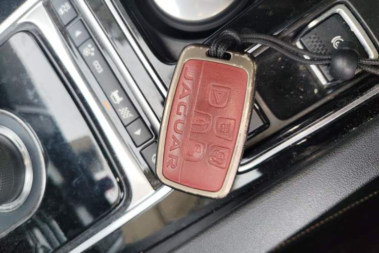 Used Jaguar F-PACE 2018 2.0T Four-Wheel Drive Urban Luxury Edition Vehicle Key