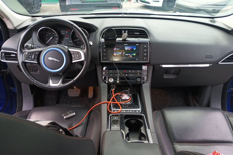 Used Jaguar F-PACE 2018 2.0T Four-Wheel Drive Urban Luxury Edition Center Console