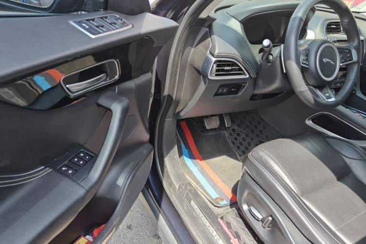 Used Jaguar F-PACE 2018 Restyled 2.0T All-Wheel-Drive R-Sport Sport Edition Driver Seat