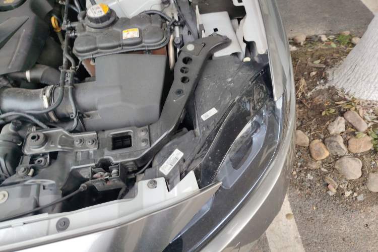 Used Jaguar F-PACE 2018 2.0T All-Wheel Drive R-Sport Sport Edition Engine Bay Left