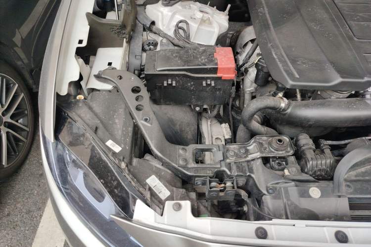 Used Jaguar F-PACE 2018 2.0T All-Wheel Drive R-Sport Sport Edition Engine Bay Right