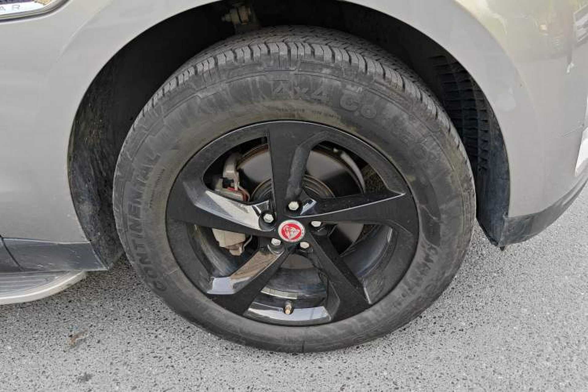 Used Jaguar F-PACE 2018 2.0T Four-Wheel Drive Urban Luxury Edition Right Front Wheel Hub