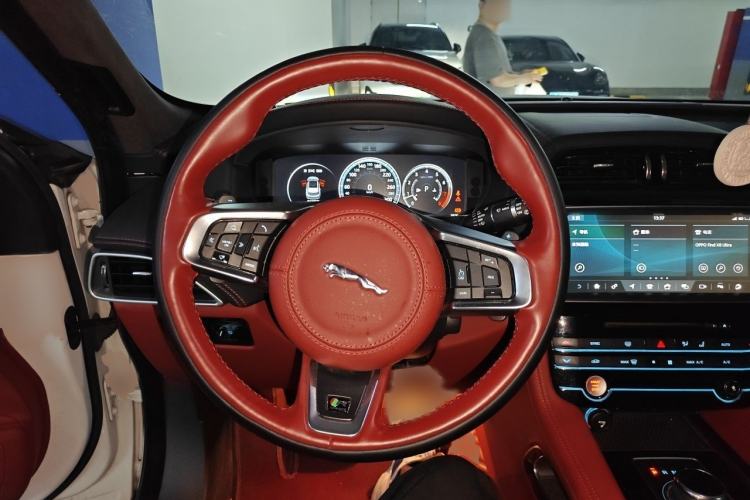 Used Jaguar F-PACE 2018 3.0 SC Four-Wheel Drive R-Sport Sport Edition Steering Wheel
