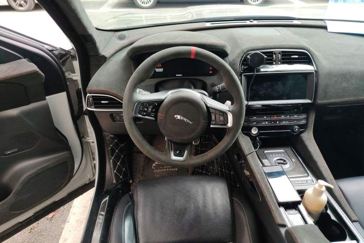 Used Jaguar F-PACE 2018 2.0T All-Wheel Drive R-Sport Sport Edition Steering Wheel