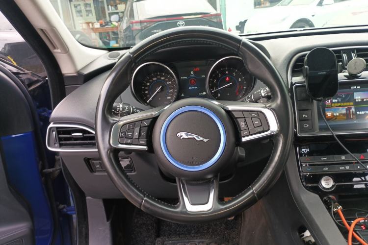 Used Jaguar F-PACE 2018 2.0T Four-Wheel Drive Urban Luxury Edition Steering Wheel