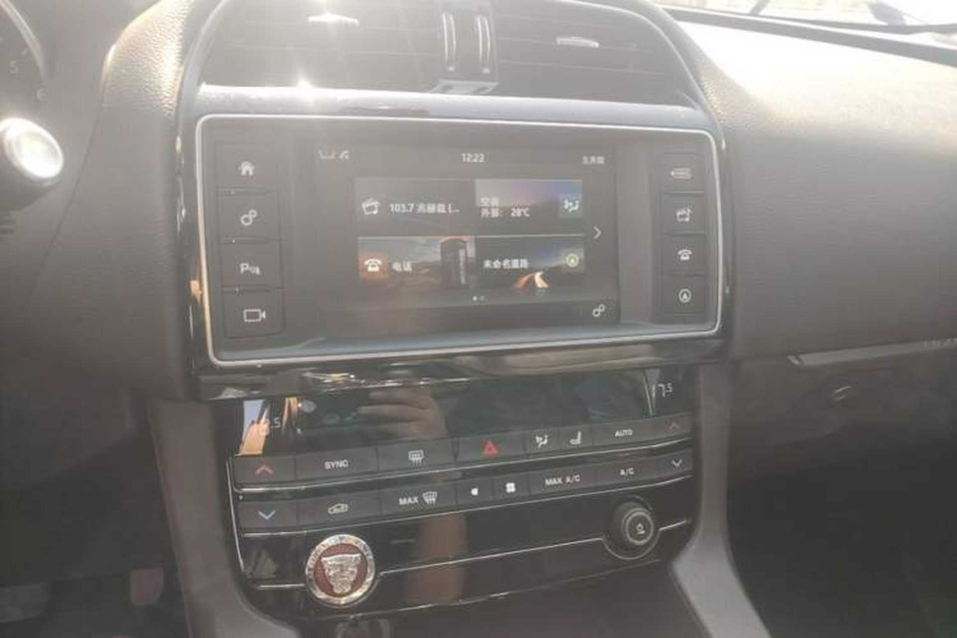 Used Jaguar F-PACE 2018 2.0T Four-Wheel Drive Urban Luxury Edition Audio And AC Panel