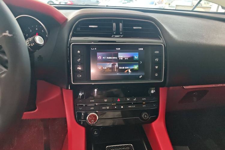 Used Jaguar F-PACE 2018 2.0T Two-Wheel Drive Urban Deluxe Edition Audio And AC Panel