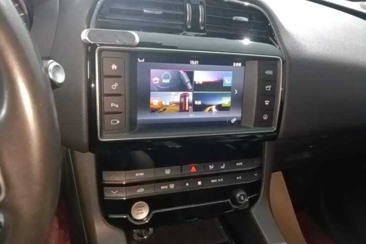 Used Jaguar F-PACE 2018 2.0T Four-Wheel Drive Urban Luxury Edition Audio And AC Panel