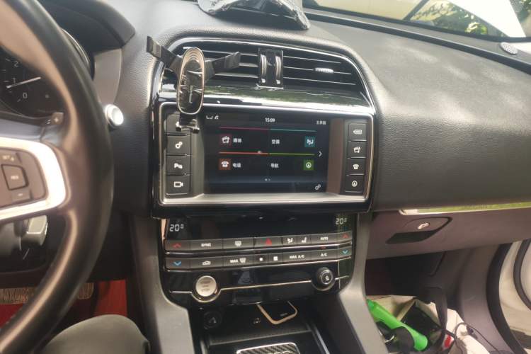 Used Jaguar F-PACE 2018 2.0T Four-Wheel Drive Urban Luxury Edition Audio And AC Panel