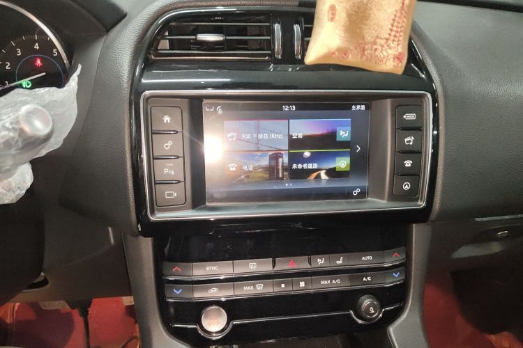 Used Jaguar F-PACE 2018 2.0T Two-Wheel Drive Urban Deluxe Edition Audio And AC Panel