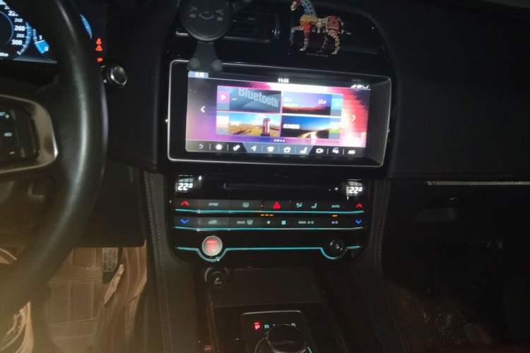 Used Jaguar F-PACE 2018 2.0T All-Wheel Drive R-Sport Sport Edition Audio And AC Panel