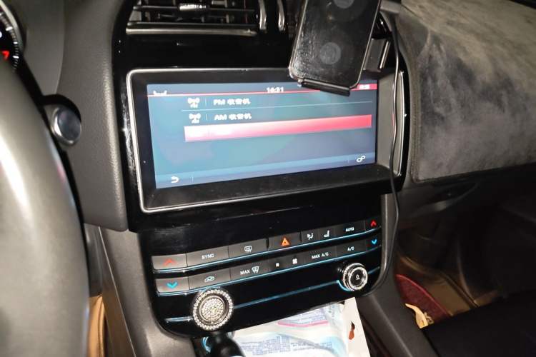 Used Jaguar F-PACE 2018 2.0T Four-Wheel Drive Urban Luxury Edition Audio And AC Panel