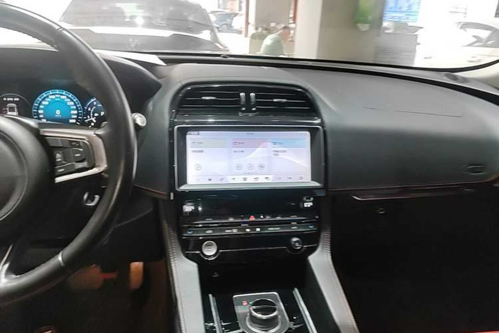 Used Jaguar F-PACE 2018 2.0T All-Wheel Drive R-Sport Sport Edition Audio And AC Panel