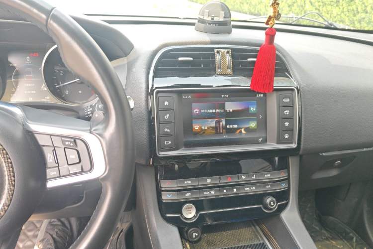 Used Jaguar F-PACE 2018 2.0T Two-Wheel Drive Urban Deluxe Edition Audio And AC Panel