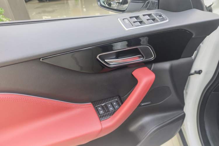 Used Jaguar F-PACE 2018 2.0T All-Wheel Drive R-Sport Sport Edition Audio And AC Panel