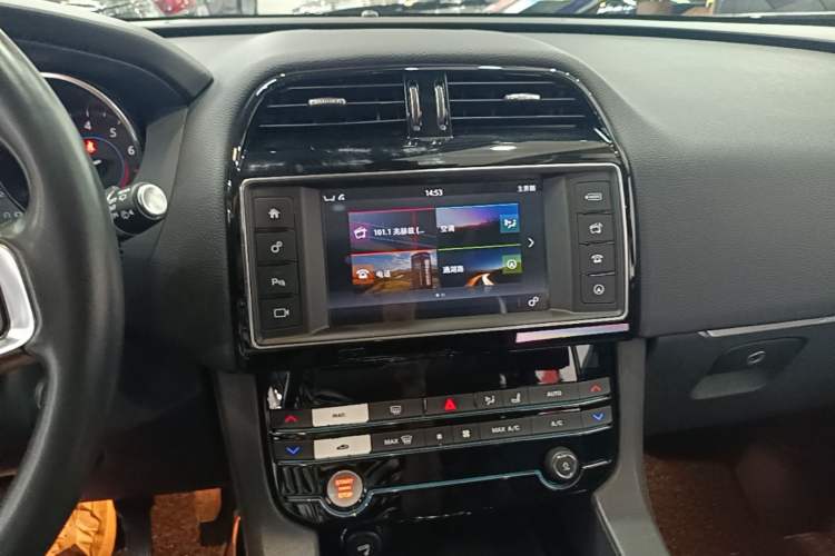 Used Jaguar F-PACE 2018 2.0T Four-Wheel Drive Urban Luxury Edition Audio And AC Panel