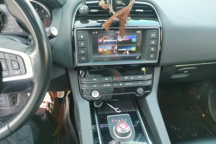 Used Jaguar F-PACE 2018 2.0T Four-Wheel Drive Urban Luxury Edition Audio And AC Panel