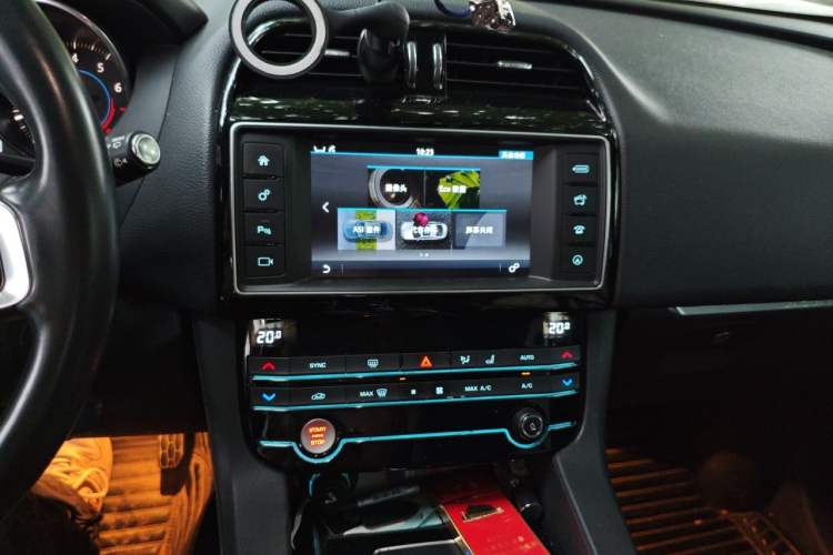 Used Jaguar F-PACE 2018 2.0T Four-Wheel Drive Urban Luxury Edition Audio And AC Panel