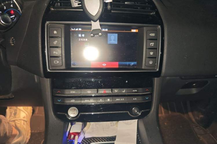 Used Jaguar F-PACE 2018 2.0T Two-Wheel Drive Urban Deluxe Edition Audio And AC Panel