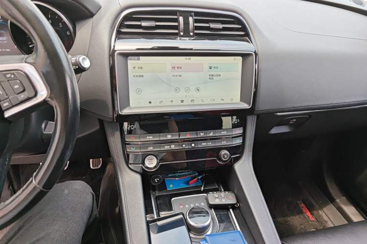 Used Jaguar F-PACE 2018 2.0T Two-Wheel Drive Urban Deluxe Edition Audio And AC Panel