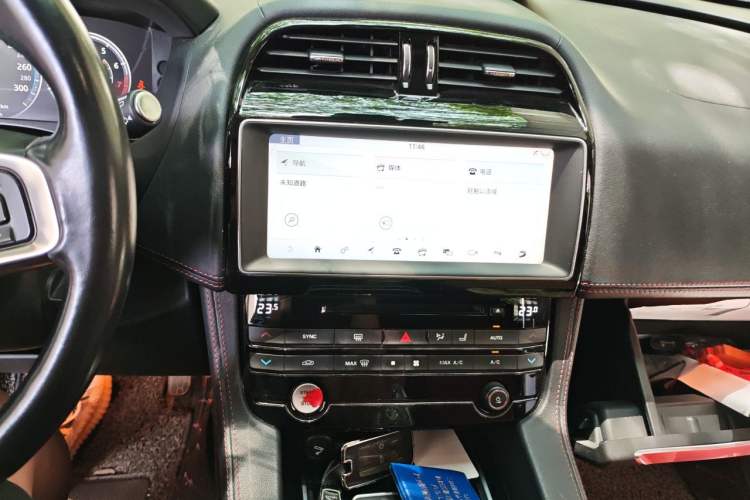 Used Jaguar F-PACE 2018 2.0T Four-Wheel Drive Urban Luxury Edition Audio And AC Panel