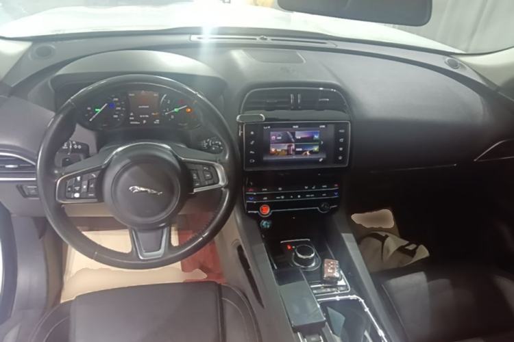 Used Jaguar F-PACE 2018 2.0T Four-Wheel Drive Urban Luxury Edition Center Console